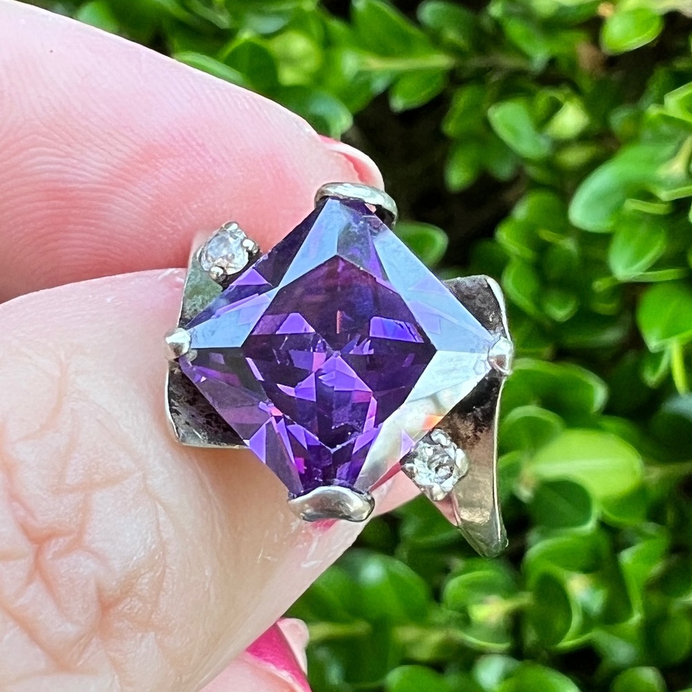 VINTAGE 10K WHITE GOLD RADIANT CUT PURPLE PASTE GLASS CZ & GENUINE DIAMONDS RING